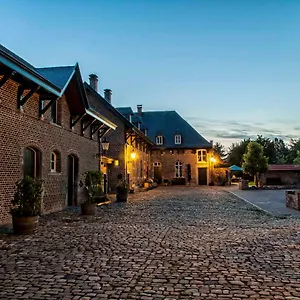 Kasteelhoeve Borgharen - Bed & Breakfast